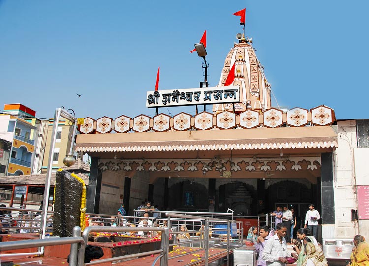 Shri Shaneshwar Devasthan Shanishingnapur